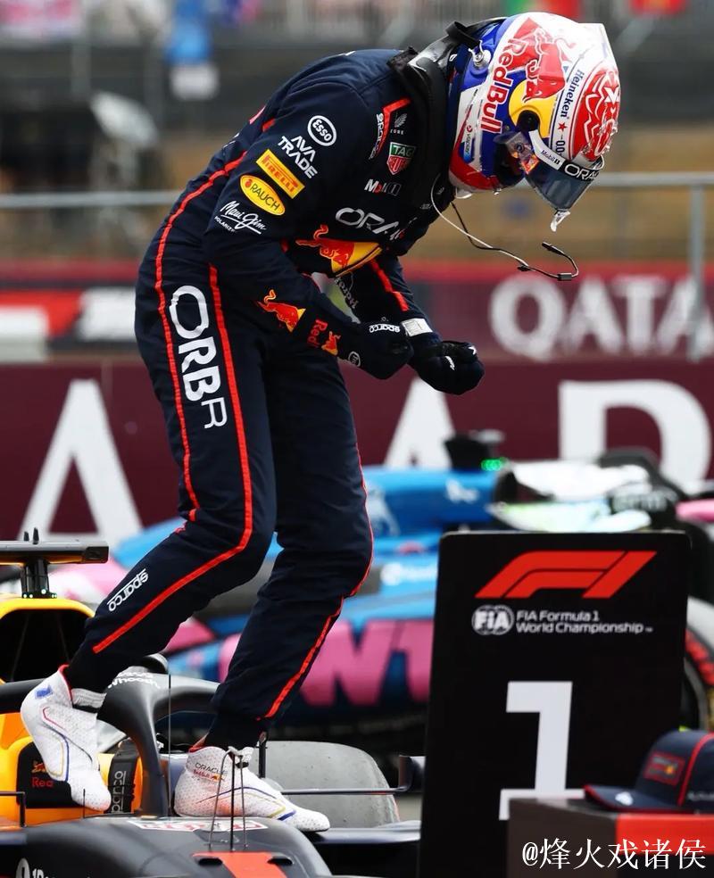 维斯塔潘强势发车 牢牢占据首位 维斯塔潘强势发车 牢牢占据首位